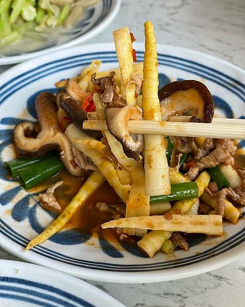 29號各式小炒｜鹽埕區美食｜平價熱炒｜家常料理小店｜豆干炒三層肉必點