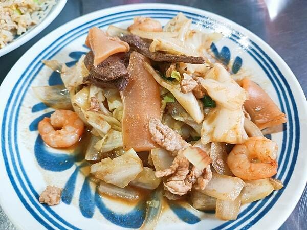 高雄市鹽埕區媽媽今天休息吧！適合小家庭一起用餐的【29號各式小炒】推薦給大家！平價熱炒、乾淨的環境，用餐起來好舒服