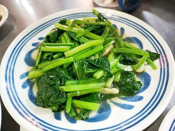 高雄市鹽埕區媽媽今天休息吧！適合小家庭一起用餐的【29號各式小炒】推薦給大家！平價熱炒、乾淨的環境，用餐起來好舒服