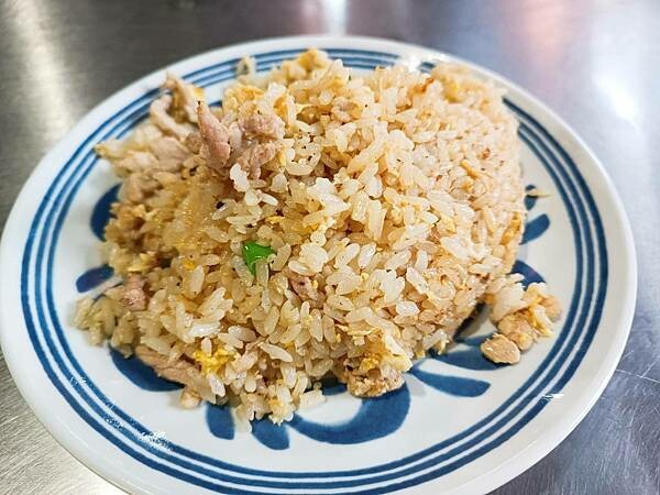 高雄市鹽埕區媽媽今天休息吧！適合小家庭一起用餐的【29號各式小炒】推薦給大家！平價熱炒、乾淨的環境，用餐起來好舒服