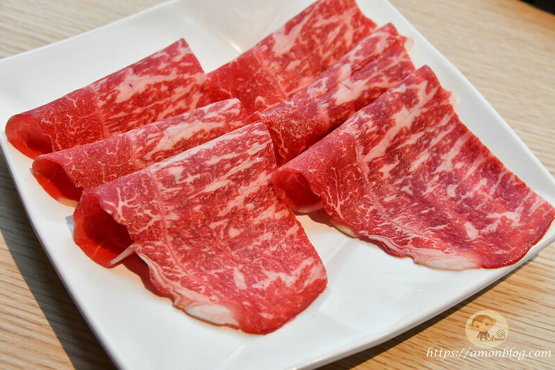 饗麻饗辣PLUS最奢華A5和牛吃到飽開箱，超豪華海鮮、活蝦、熟食任你吃，有紅白酒、莫凡彼冰淇淋