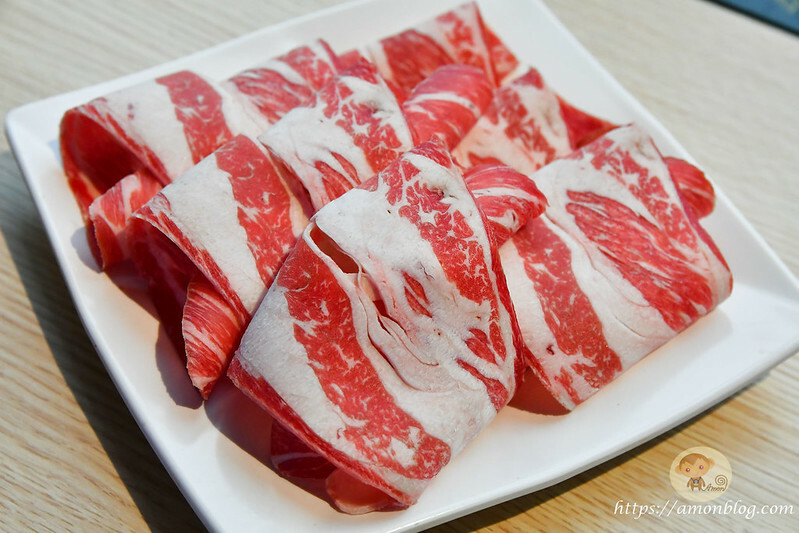 饗麻饗辣PLUS最奢華A5和牛吃到飽開箱，超豪華海鮮、活蝦、熟食任你吃，有紅白酒、莫凡彼冰淇淋