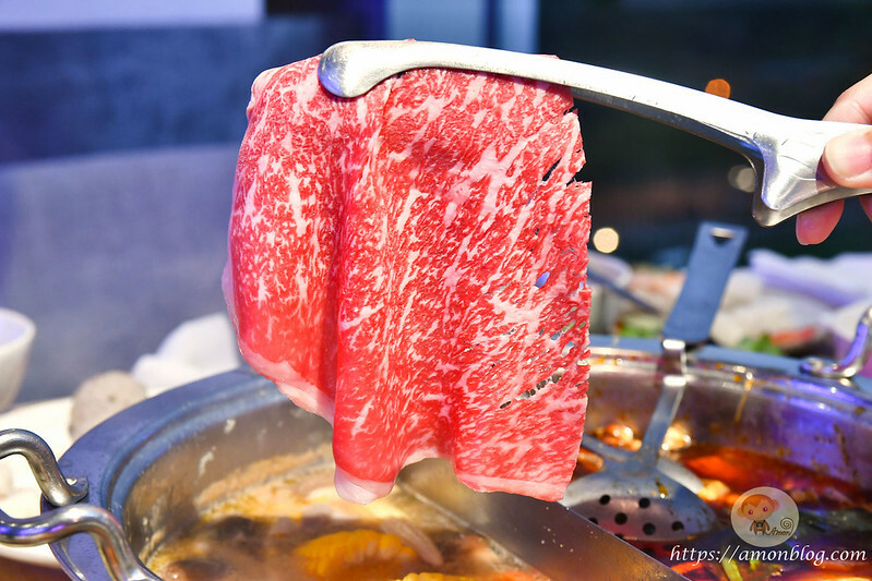 饗麻饗辣PLUS最奢華A5和牛吃到飽開箱，超豪華海鮮、活蝦、熟食任你吃，有紅白酒、莫凡彼冰淇淋