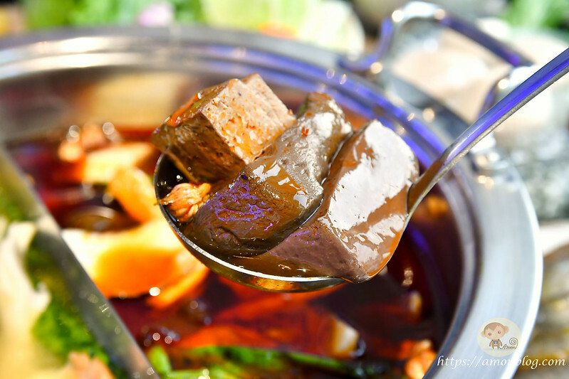 饗麻饗辣PLUS最奢華A5和牛吃到飽開箱，超豪華海鮮、活蝦、熟食任你吃，有紅白酒、莫凡彼冰淇淋