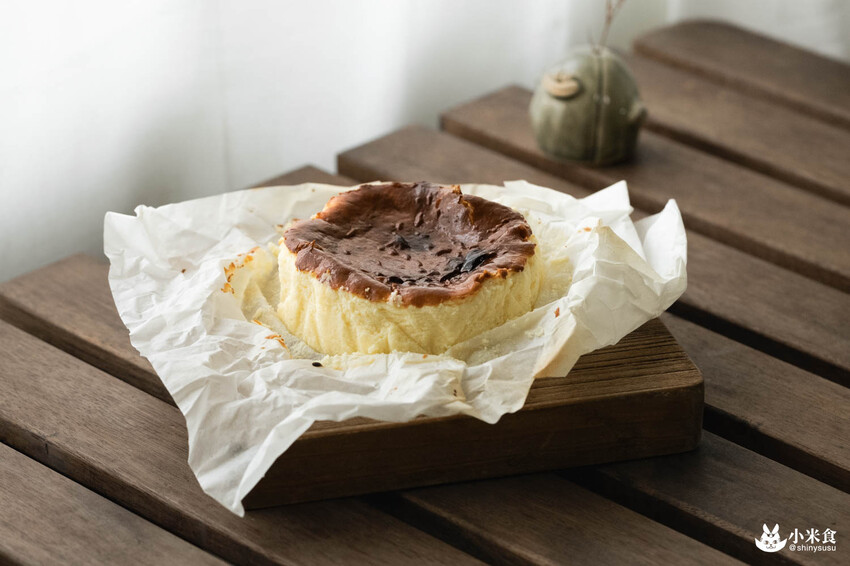 Rich Bear 瑞瑞食研所｜台中新光三越中港店快閃｜2種口味乳香蛋糕捲，國王級美味巴斯克｜桃園甜點店｜可麗露推薦必吃 - 小米食