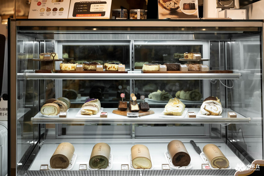 Rich Bear 瑞瑞食研所｜台中新光三越中港店快閃｜2種口味乳香蛋糕捲，國王級美味巴斯克｜桃園甜點店｜可麗露推薦必吃 - 小米食