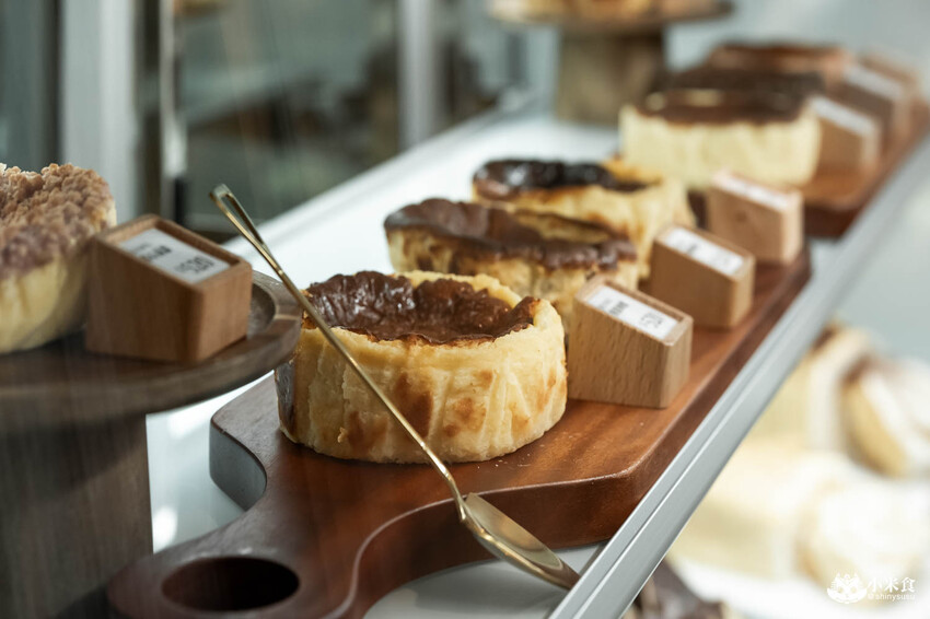 Rich Bear 瑞瑞食研所｜台中新光三越中港店快閃｜2種口味乳香蛋糕捲，國王級美味巴斯克｜桃園甜點店｜可麗露推薦必吃 - 小米食