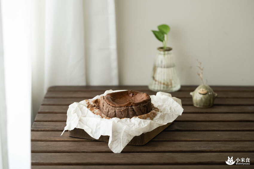 Rich Bear 瑞瑞食研所｜台中新光三越中港店快閃｜2種口味乳香蛋糕捲，國王級美味巴斯克｜桃園甜點店｜可麗露推薦必吃 - 小米食