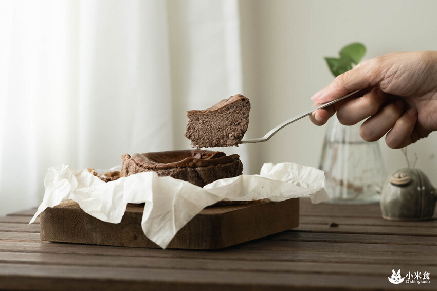 Rich Bear 瑞瑞食研所｜台中新光三越中港店快閃｜2種口味乳香蛋糕捲，國王級美味巴斯克｜桃園甜點店｜可麗露推薦必吃 - 小米食