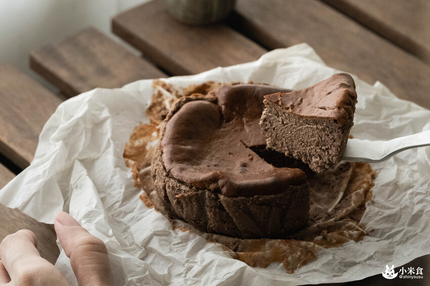 Rich Bear 瑞瑞食研所｜台中新光三越中港店快閃｜2種口味乳香蛋糕捲，國王級美味巴斯克｜桃園甜點店｜可麗露推薦必吃 - 小米食