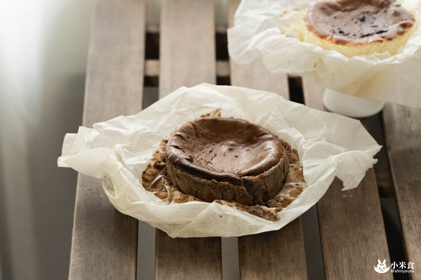 Rich Bear 瑞瑞食研所｜台中新光三越中港店快閃｜2種口味乳香蛋糕捲，國王級美味巴斯克｜桃園甜點店｜可麗露推薦必吃 - 小米食