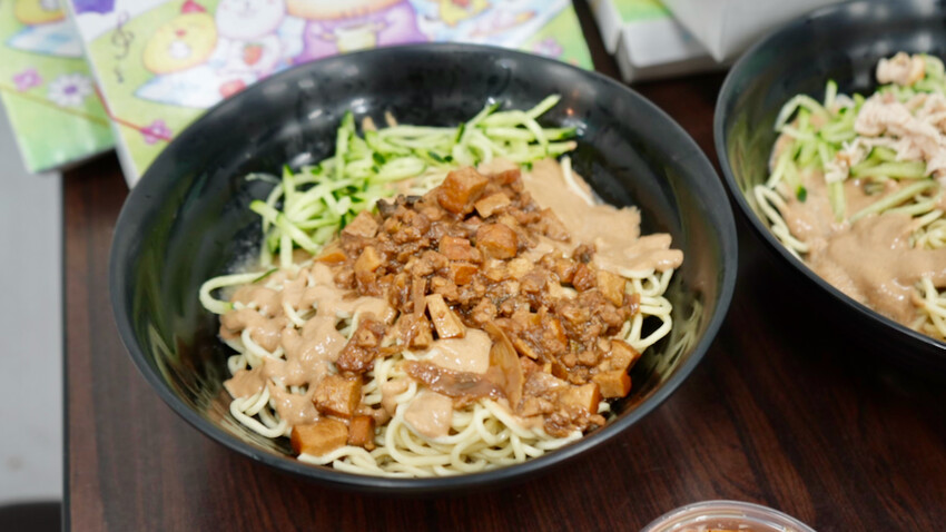 [新莊美食] 食在幸福-邱記（新莊幸福店）｜新莊中和街排隊美食推薦！夏天必吃銅板美食「雞絲涼麵」