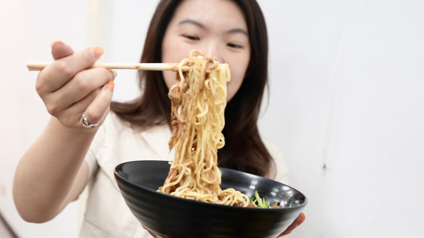 [新莊美食] 食在幸福-邱記（新莊幸福店）｜新莊中和街排隊美食推薦！夏天必吃銅板美食「雞絲涼麵」