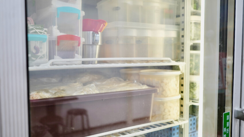 [新莊美食] 食在幸福-邱記（新莊幸福店）｜新莊中和街排隊美食推薦！夏天必吃銅板美食「雞絲涼麵」