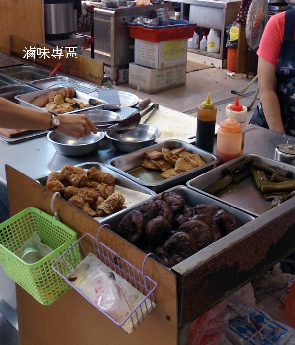 清水素食｜ 慧德齋 素食手工桿麵!　需要拿號碼牌的酷酷麵店　這家麵是自己做!