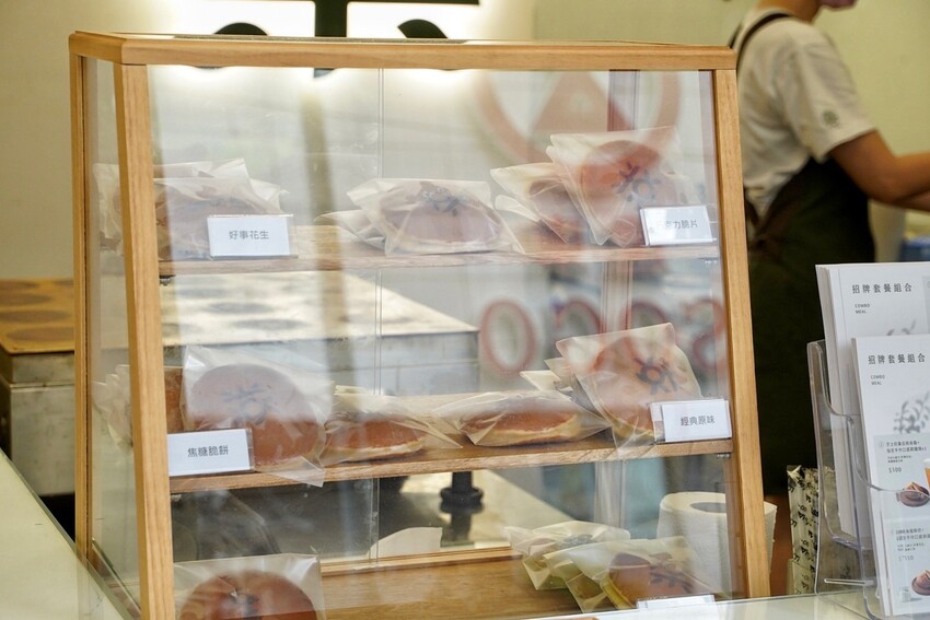 【LOHASS樂活事鮮果茶】手搖飲料、銅鑼燒一次滿足!組合搭配還能省$5元!現做銅鑼燒還有多款口味選擇,飲品還能免費加珍珠,完全是下午茶新選擇~ - 阿華田的美食日記