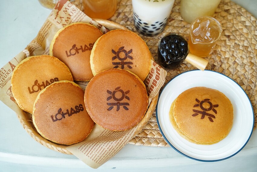 【LOHASS樂活事鮮果茶】手搖飲料、銅鑼燒一次滿足!組合搭配還能省$5元!現做銅鑼燒還有多款口味選擇,飲品還能免費加珍珠,完全是下午茶新選擇~ - 阿華田的美食日記