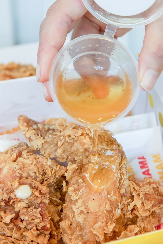 【台中-逢甲商圈美食】Oh!MAMA chicken美式炸雞.酥脆炸雞.四種獨門沾醬任意組合.中台灣炸雞新勢力