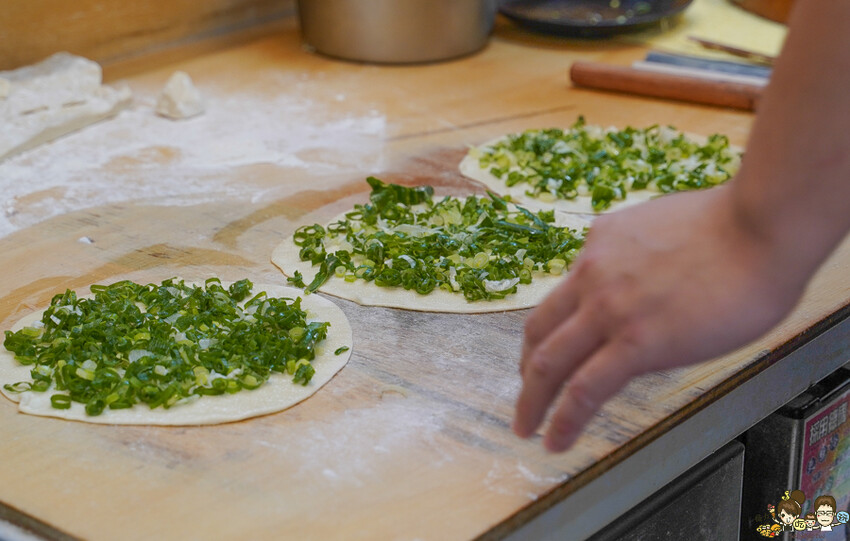 好手藝之高雄手工北方麵食必吃 湘帥客棧，招牌甜烙餅、爆漿豬肉餡餅、爽口小籠湯包、老饕最愛蔥油餅 - 跟著尼力吃喝玩樂＆親子生活