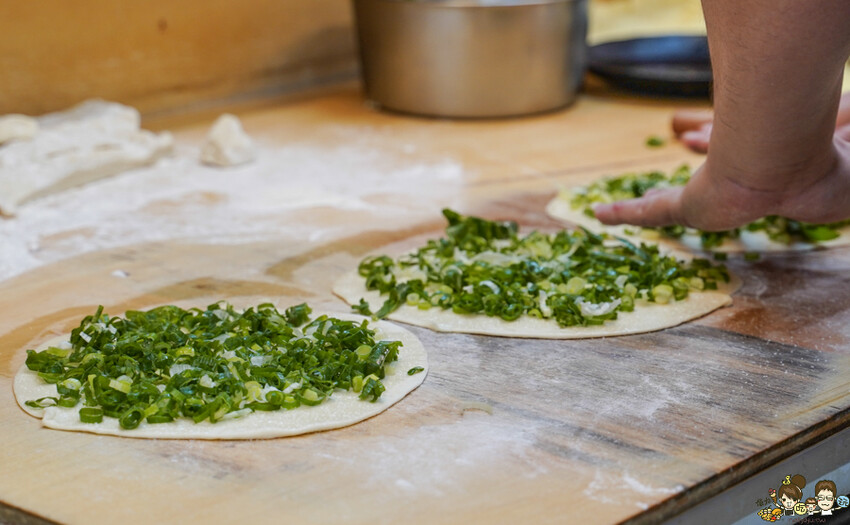 好手藝之高雄手工北方麵食必吃 湘帥客棧，招牌甜烙餅、爆漿豬肉餡餅、爽口小籠湯包、老饕最愛蔥油餅 - 跟著尼力吃喝玩樂＆親子生活