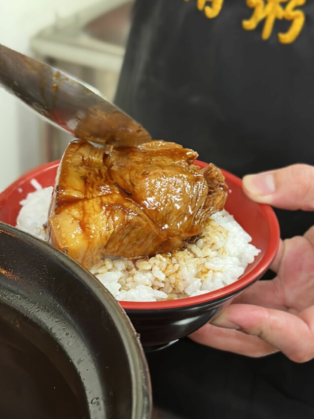 [台中北屯] 明財清粥小菜｜銅板價開吃 各式青菜一盤只要30元！每日多達10多樣家常菜可選擇｜小資族宵夜首選｜內附菜單 - 萍姐愛分享