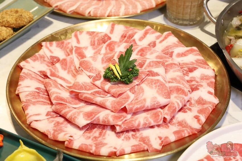 【台南美食】春囍打邊爐！獨家風味正宗酸菜魚，Prime雪花牛、松阪豬通通買一送一 - 熱血玩台南。跳躍新世界