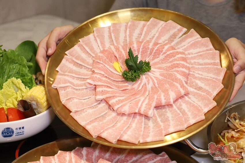 【台南美食】春囍打邊爐！獨家風味正宗酸菜魚，Prime雪花牛、松阪豬通通買一送一 - 熱血玩台南。跳躍新世界