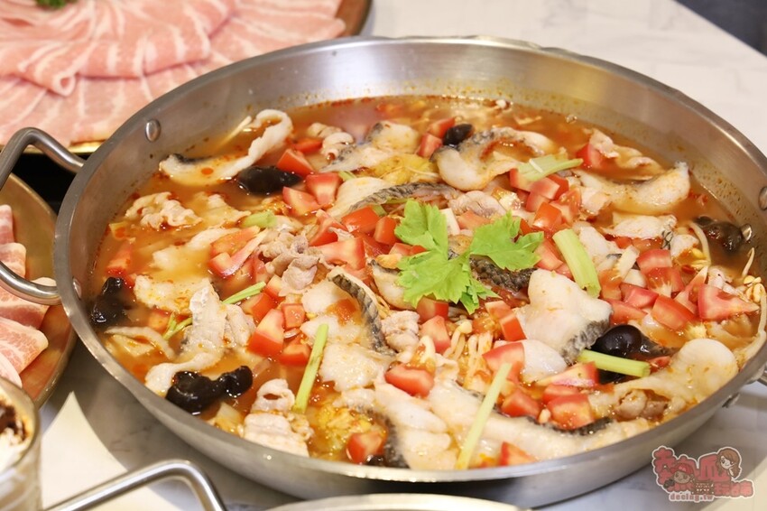 【台南美食】春囍打邊爐！獨家風味正宗酸菜魚，Prime雪花牛、松阪豬通通買一送一 - 熱血玩台南。跳躍新世界