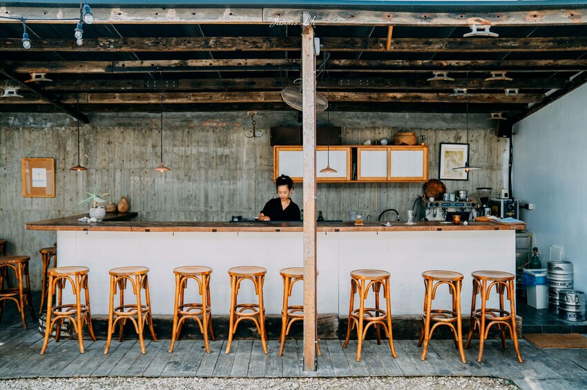 【屏東恆春｜美食】波波俱樂部。恆春美食推薦，波波廚房二店，渡假風格餐酒館，調酒美食都有