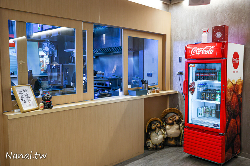 靜修路的員炙燒肉丼！餐點現點現做建議打電話預訂，必點牛五花雙拼烤雞腿丼飯，滿滿肉量吃得飽