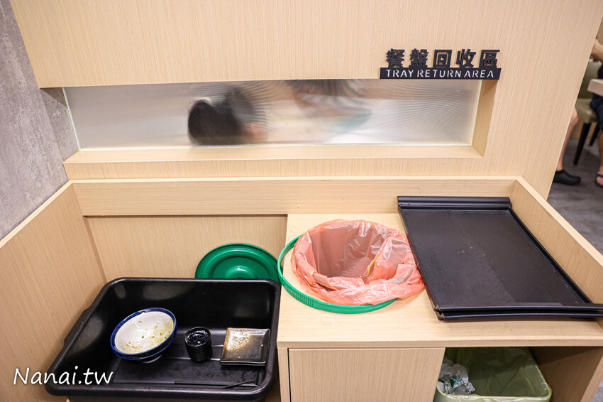 靜修路的員炙燒肉丼！餐點現點現做建議打電話預訂，必點牛五花雙拼烤雞腿丼飯，滿滿肉量吃得飽