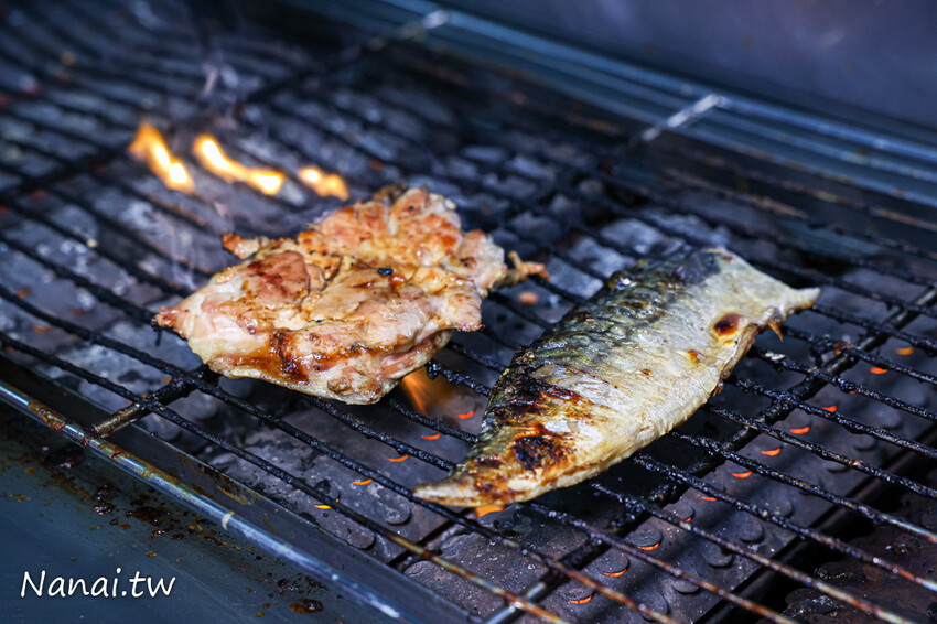 靜修路的員炙燒肉丼！餐點現點現做建議打電話預訂，必點牛五花雙拼烤雞腿丼飯，滿滿肉量吃得飽
