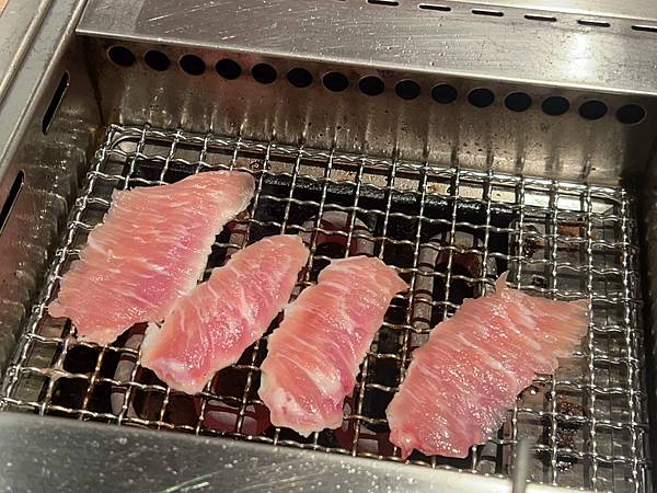 中壢美食推薦肉執事日式個人燒肉，創意軌道送餐，CP值爆表