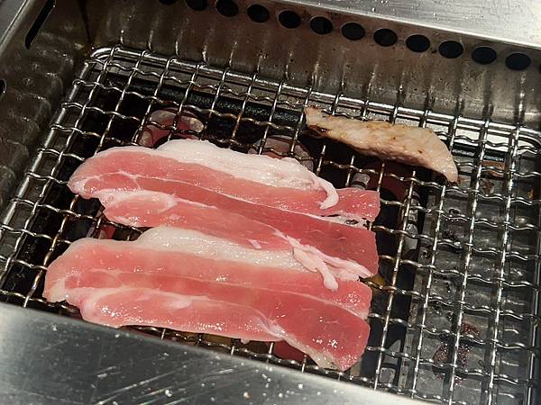 中壢美食推薦肉執事日式個人燒肉，創意軌道送餐，CP值爆表