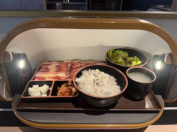 中壢美食推薦肉執事日式個人燒肉，創意軌道送餐，CP值爆表