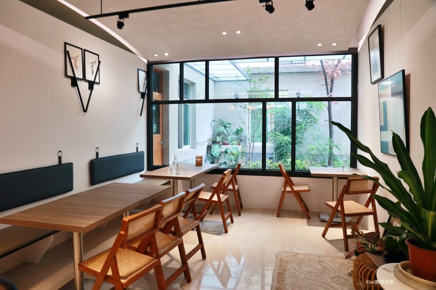 彰化市咖啡推薦隱園咖啡︱落地窗裡靜謐小花園,推薦單品手沖咖啡.甜點.wifi插座