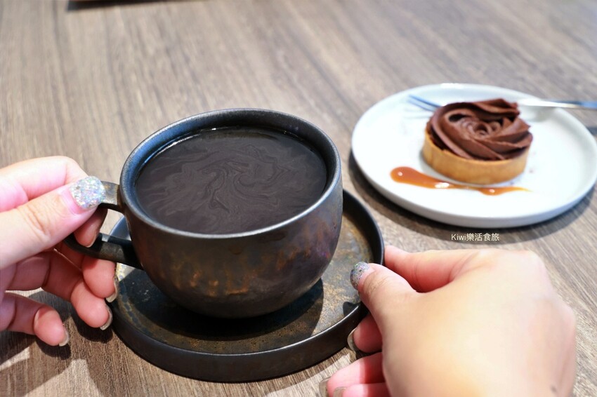 彰化市咖啡推薦隱園咖啡︱落地窗裡靜謐小花園,推薦單品手沖咖啡.甜點.wifi插座