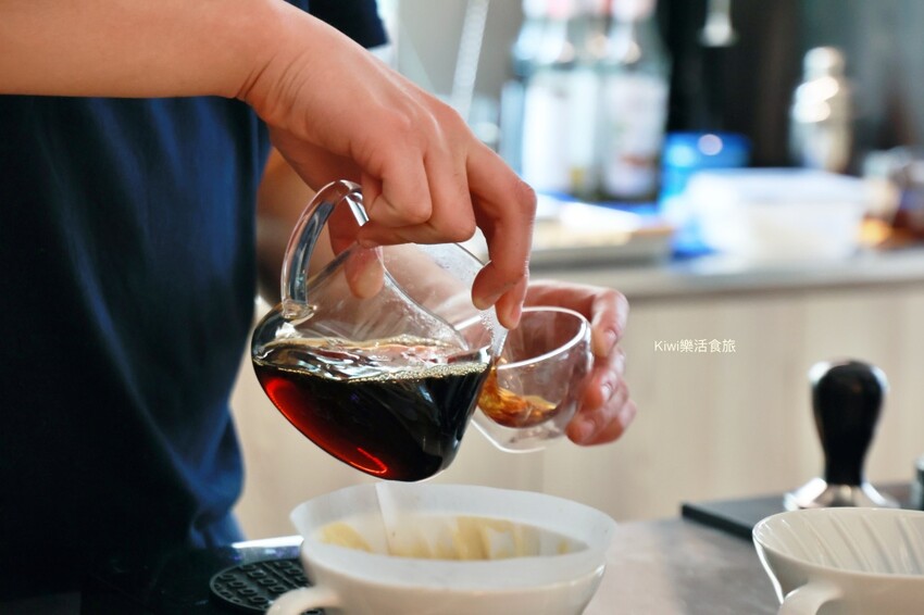 彰化市咖啡推薦隱園咖啡︱落地窗裡靜謐小花園,推薦單品手沖咖啡.甜點.wifi插座