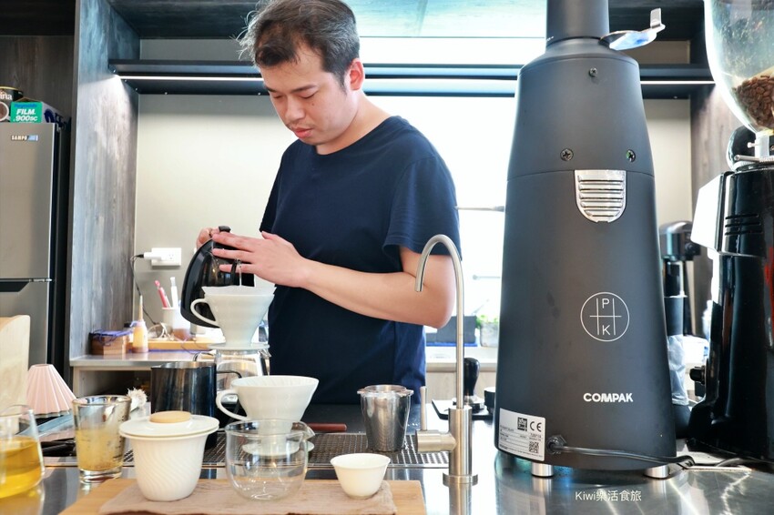 彰化市咖啡推薦隱園咖啡︱落地窗裡靜謐小花園,推薦單品手沖咖啡.甜點.wifi插座