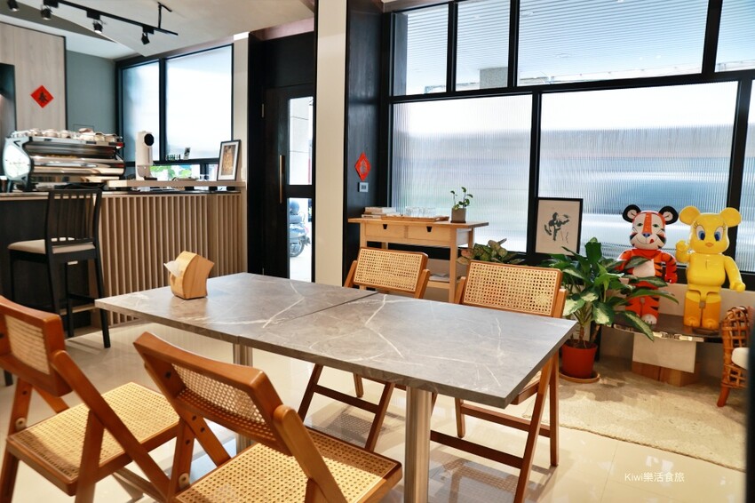 彰化市咖啡推薦隱園咖啡︱落地窗裡靜謐小花園,推薦單品手沖咖啡.甜點.wifi插座