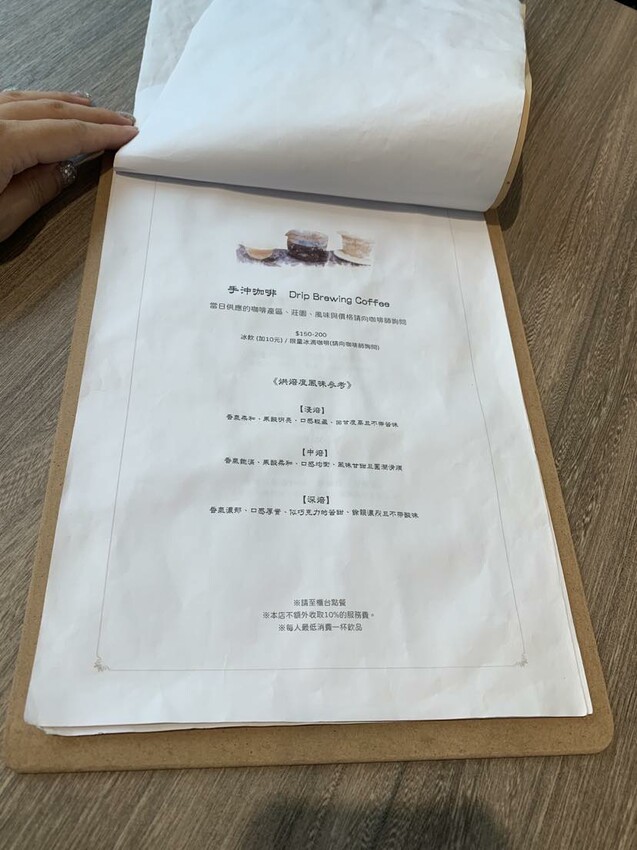 彰化市咖啡推薦隱園咖啡︱落地窗裡靜謐小花園,推薦單品手沖咖啡.甜點.wifi插座