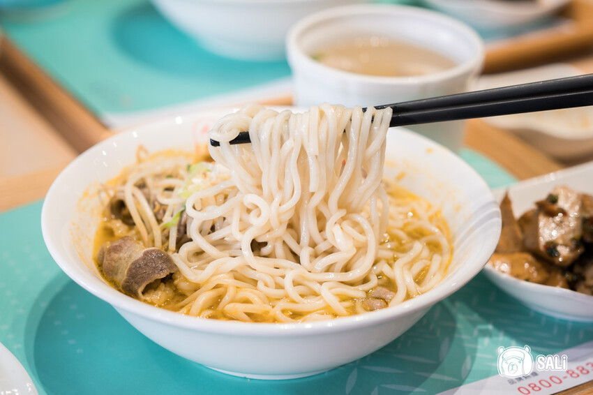 墨竹亭 漢口店｜台中北區美食，新菜色上市金湯泡椒牛麵，豐富秋冬味蕾 - 莎笠，小日子