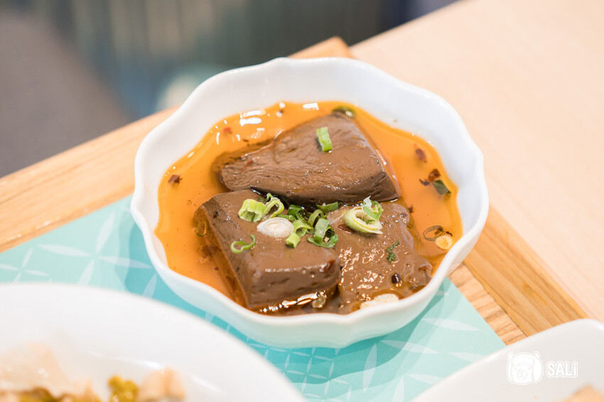 墨竹亭 漢口店｜台中北區美食，新菜色上市金湯泡椒牛麵，豐富秋冬味蕾 - 莎笠，小日子