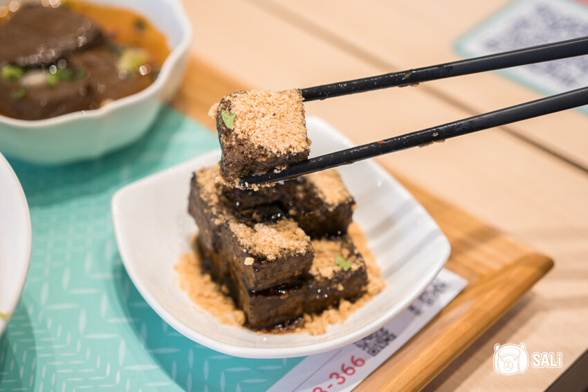 墨竹亭 漢口店｜台中北區美食，新菜色上市金湯泡椒牛麵，豐富秋冬味蕾 - 莎笠，小日子