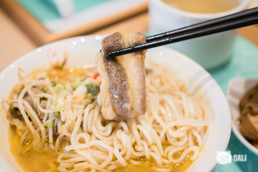 墨竹亭 漢口店｜台中北區美食，新菜色上市金湯泡椒牛麵，豐富秋冬味蕾 - 莎笠，小日子