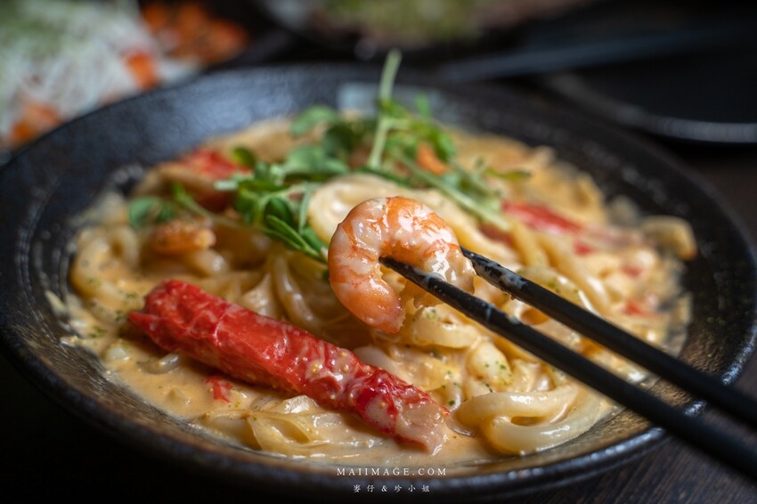 新莊美食｜老串角新莊店～新北無人不知的居酒屋開最新分店囉，總店破兩萬則評論依舊維持4.9顆星，菜單將近