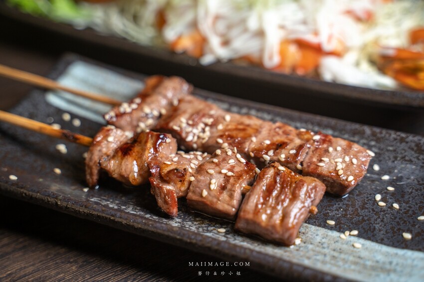 新莊美食｜老串角新莊店～新北無人不知的居酒屋開最新分店囉，總店破兩萬則評論依舊維持4.9顆星，菜單將近