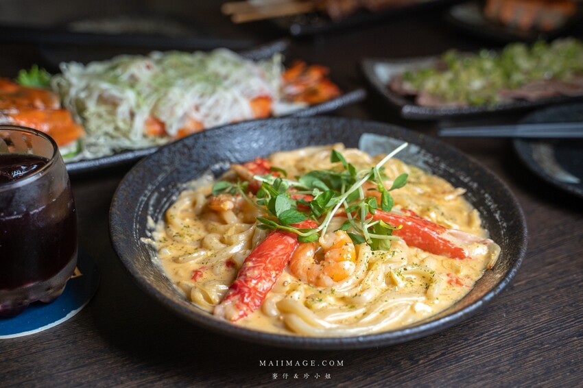 新莊美食｜老串角新莊店～新北無人不知的居酒屋開最新分店囉，總店破兩萬則評論依舊維持4.9顆星，菜單將近