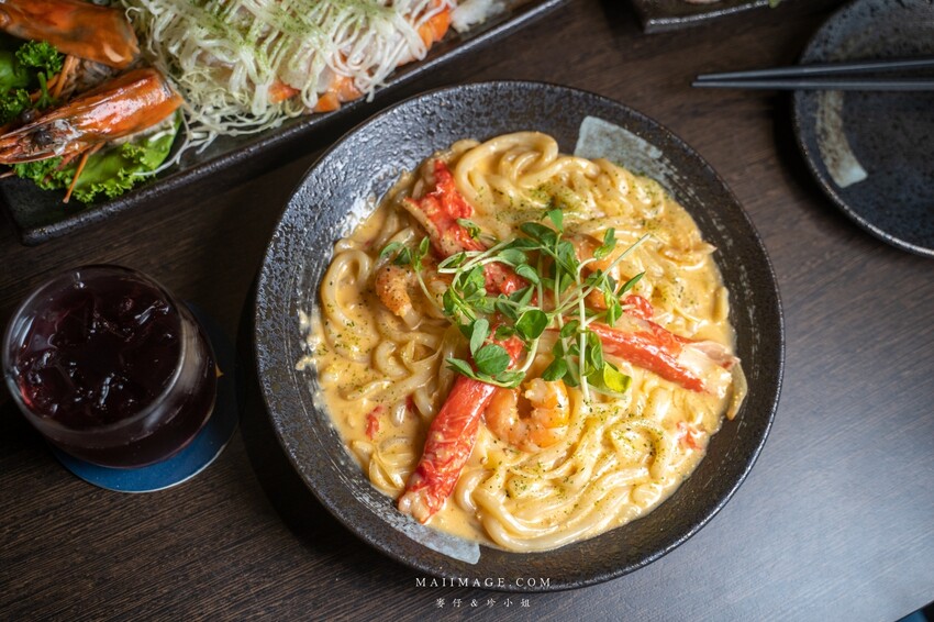 新莊美食｜老串角新莊店～新北無人不知的居酒屋開最新分店囉，總店破兩萬則評論依舊維持4.9顆星，菜單將近