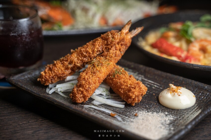 新莊美食｜老串角新莊店～新北無人不知的居酒屋開最新分店囉，總店破兩萬則評論依舊維持4.9顆星，菜單將近